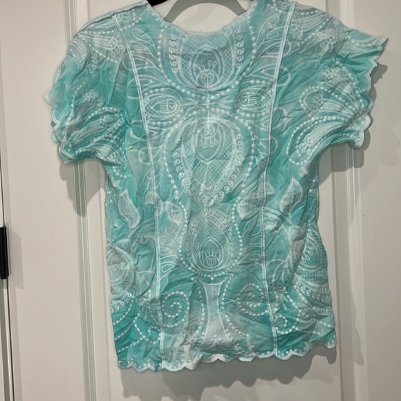 CHICOS BLUE ANE WHITE EMBROIDERED TOP WITH SCALLOPED TRIM CHICOS SIZE 0 - Picture 6 of 6